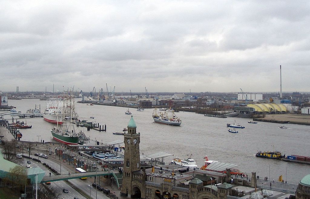 Güterumschlag im Hamburger Hafen ist weiter zurückgegangen. Rotterdam und Antwerpen gestiegen.